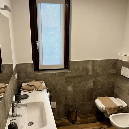 Isolaccia Angolo Di Paradiso VALDIDENTRO